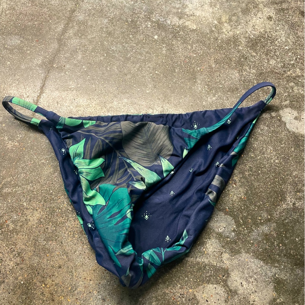 O’Neill, bikini bottoms, size small